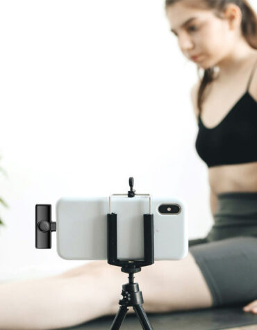 Rechargeable Wireless Mini Plugged-in Microphone Lapel with Clip_9
